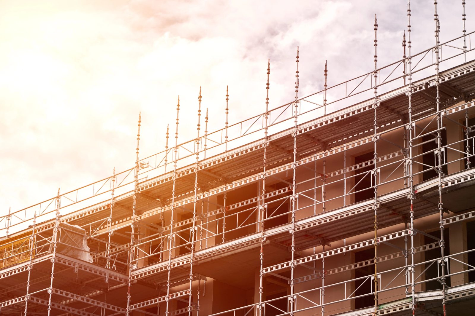 Kakšen mora biti delovni oder, da je varen in služi svojemu namenu